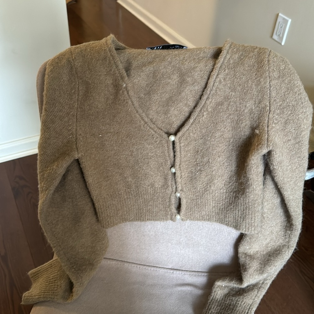 Light brown cropped cardigan with pearl beads